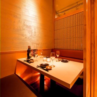 各種宴会にぴったりの扉付き完全個室！様々な宴会に最適な飲み放題付コースも多数ご用意しております！ご人数に合わせて快適に過ごせる個室席へご案内いたします！