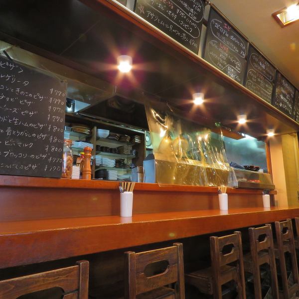 There are 7 counter seats.It is a space where you can relax on your way home from work.You can spend a great time alone with delicious food and sake.