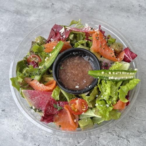 シソガリドレッシングで食べるサラダボックス