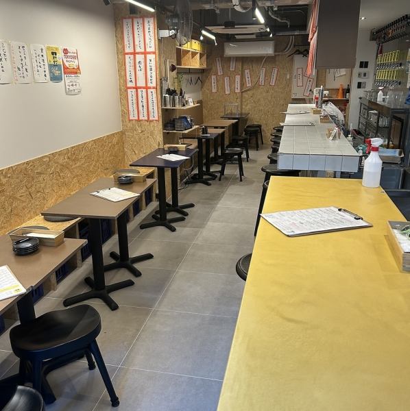 【貸切OK！】温かみのある照明と心地よい空間が広がる店内は、初めてでもホッとできる居心地の良さ♪【最大40名ほどの利用にも対応可能】で、人数に合わせた貸切相談もできるのが魅力☆気の合う仲間と、食事も会話もたっぷり楽しめるひとときを過ごしてみてはいかが◎火水木20名様～、金土日祝日は24名様～貸切承ります！