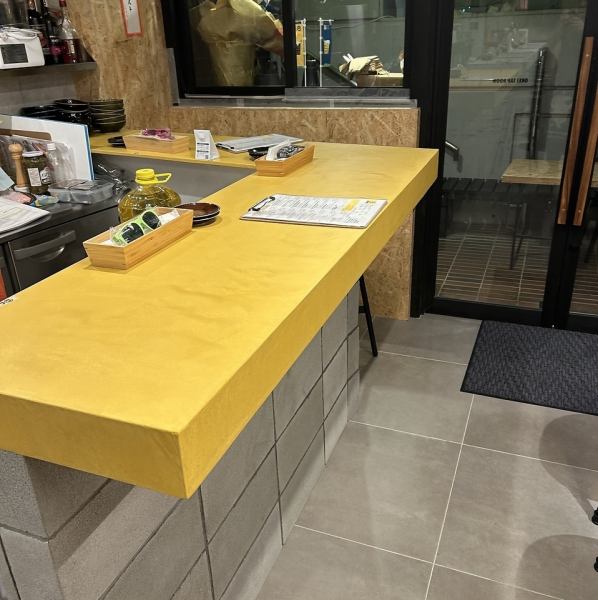 【立ち飲みも◎】立ち飲みスタイルならではのテンポ感で、いつもの時間をちょっと特別に♪【サク飲みにもちょうどいい空間】があなたを待っています◎さっと頼める料理やお酒も充実しているから、短時間でも大満足☆友達とでもひとりでも、気軽に立ち寄れるのがうれしいポイント★