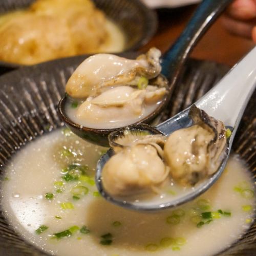 A white oden with a pork bone broth that pairs perfectly with carefully selected ingredients.