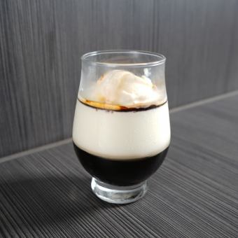 オトナのコーヒーゼリーとミルキーパンナコッタハーゲンダッツバニラアイスのせ