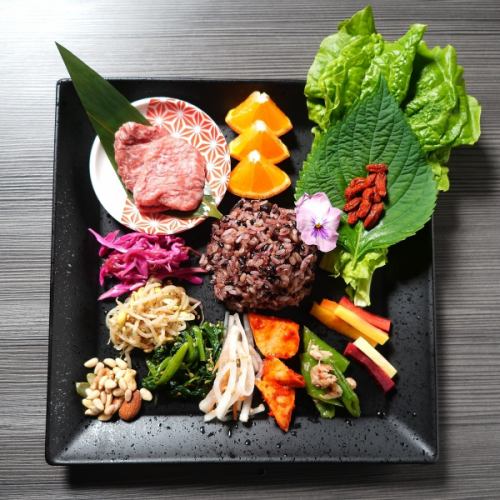 カラダととのう、焼肉と薬膳ランチプレート