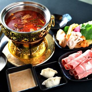 [120 minutes all-you-can-drink + hot pot B course] <8 dishes in total> Authentic hot pot set of premium lamb meat and specially selected pork loin♪
