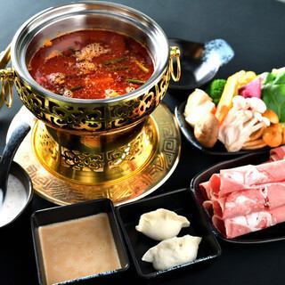 [120 minutes all-you-can-drink + hot pot C course] <8 dishes in total> Authentic hot pot set of premium lamb meat and specially selected beef rib roast ♪