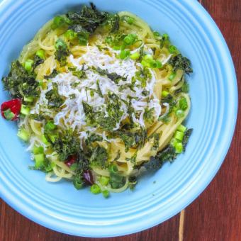 たっぷりしらすとあおさのペペロンチーノ