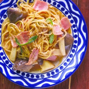 青唐辛子とキノコの和風バター醤油パスタ