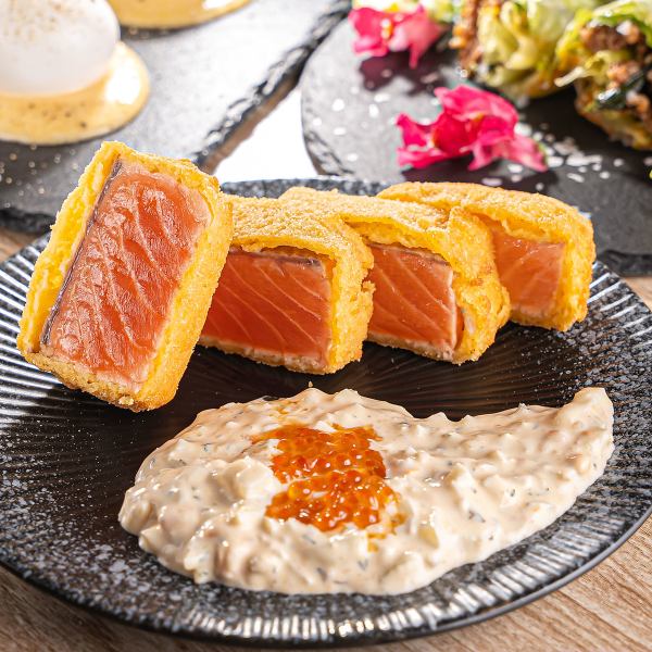 [Limited quantity ◆ Fresh salmon fried rare and served!] Rare salmon cutlet.950 yen (tax included)