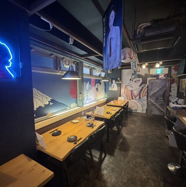 【餐桌】我们有五张可容纳四人的餐桌,非常适合小型和大型聚会!餐桌还可以拼在一起,是举办宴会和闺蜜聚会的理想之选!希望您在我们餐厅用餐愉快!