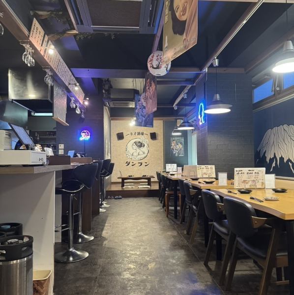 【半私密包间】我们的半私密包间为您提供私密空间,最多可容纳6人!榻榻米座椅让您在舒适的空间里放松身心,尽情享用美食。我们推荐使用包间进行公司聚会。