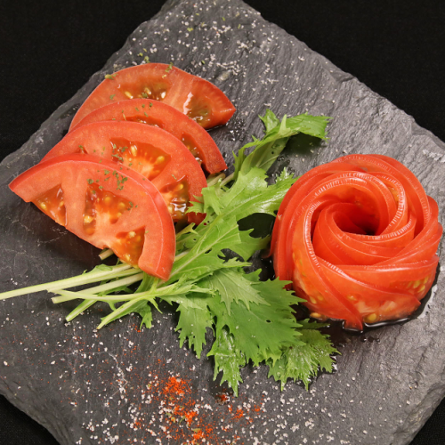 Slices of chilled tomatoes