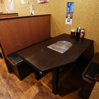 [2F] Table seats (3 people)