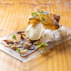 Crispy pie ice cream