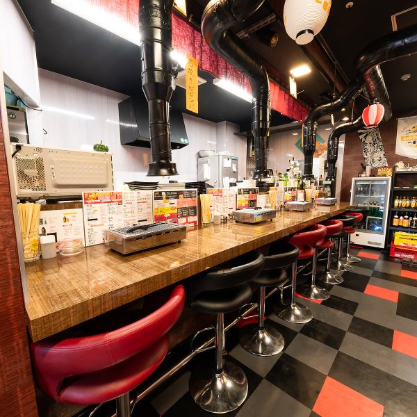 壁側お座敷と椅子掛けのテーブル席をご用意しております。靴を脱がずにお食事をしたいお客様にはこちらのお席がおすすめです◎