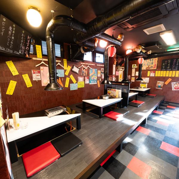 ゆっくりと寛ぎながらお食事をお楽しみいただけるお座敷席をご用意しております。各種お食事会にご活用ください。