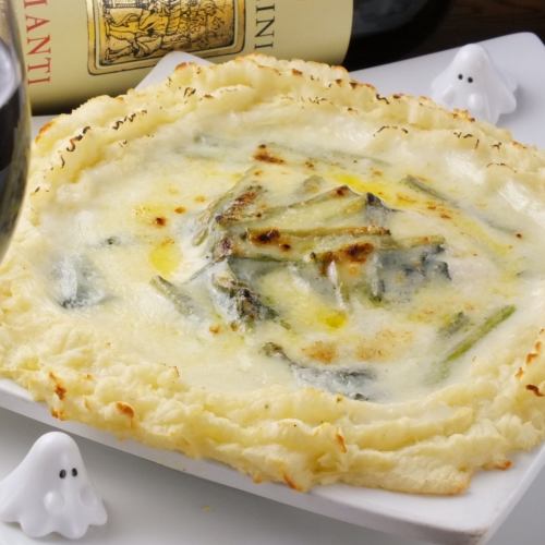 メカジキとほうれん草のグラタン、マッシュポテト添え