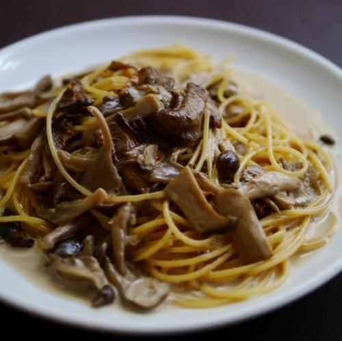 きのこのクリームパスタ