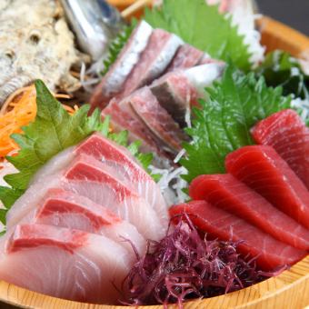 Assortment of 5 seasonal sashimi