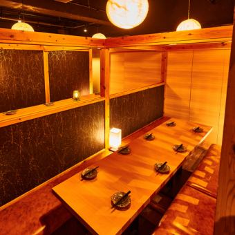 A private room with a sunken kotatsu table for banquets that can be reserved for 4 people or more.A relaxing Japanese-style dining space with interior design that focuses on relaxation.