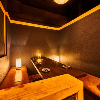 A private room with a sunken kotatsu table can be reserved for up to four people.You can chat with friends or colleagues.Please relax in the calm atmosphere created by the lighting.