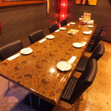 Table private room for 6 to 8 people