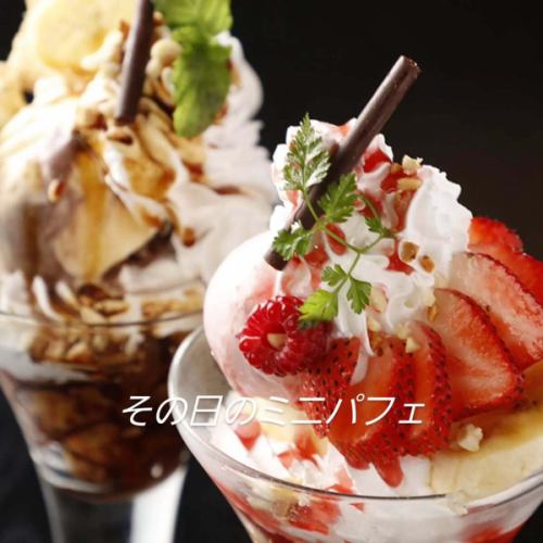 こんばんは🔅ユニバーサルダイニング宇都宮店です🤓  昨日一昨日は涼しい週末でしたが、今週からまた暑くなりそうですね💦そんな時には‪💡‬

今日はパフェをご紹介🍨✨
1枚目の写真は〝スイカ(スイカバー笑)パフェ〟
暑い時にはこれ(*´艸`)

2枚目の写真は〝その日のミニパフェ〟
季節やその日の食材で日替わりに🌸🌻🍂❄
チョコバナナやイチゴ、栗、梨、スイカ、ハロウィンetc...お楽しみに😋

3枚目は〝世界一周パフェ〟
色んなフルーツやソース🍇🍓🍑🍉を使った
Bigパフェ✨ こちらは少々お時間いただきます🙇‍♀️

他にもデザートございますので、食事の後でも、2軒目利用でも、ちょっと休憩、夜に食べたくなったどんな場面でもお気軽にご利用ください😊

それでは本日もよろしくお願い致します🚪|ω･)وﾞ ㌧㌧
⁡
⁡
#夏
#パフェ
#夜パフェ
#個室⁡
#飲み放題
⁡#宇都宮居酒屋⁡
#栃木グルメ
#宇都宮グルメ
⁡#栃木⁡
⁡#宇都宮⁡
⁡#東武宇都宮⁡
⁡#オリオン通り⁡
⁡#ユニバーサルダイニング宇都宮店