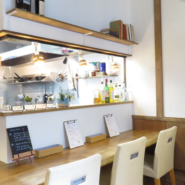 [One person is welcome!] We also have a counter seat, so one person is also very welcome! Also, please drop by as it is perfect for drinking after work.