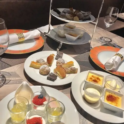 【10周年記念】平日限定アフタヌーンティーセット付ランチ 10月・11月 3名様より(現金のみ)