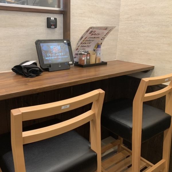 Counter seats where you can enjoy a crispy drink on your way home from work or even a couple! It's OK from 1 person ♪ Recommended for small group drinking parties ◎
