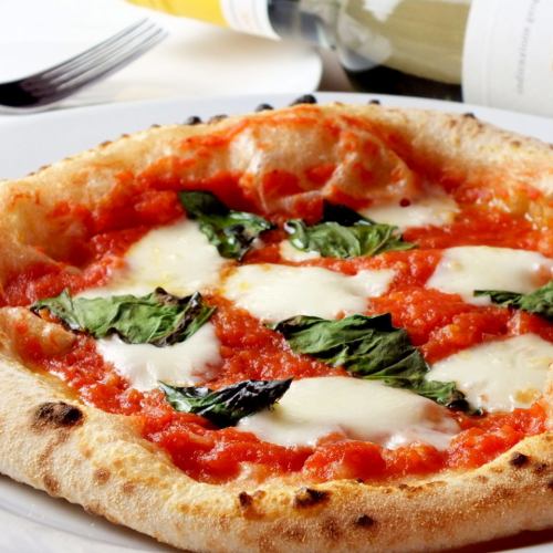 有意大利培训经验的店主亲手制作的披萨