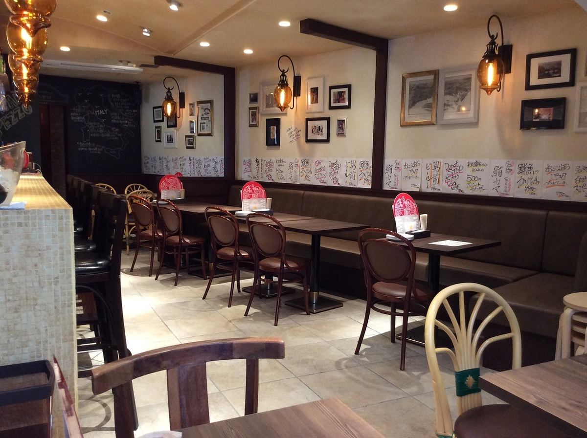 内装がオシャレなお店で落ち着いたデートをお楽しみください