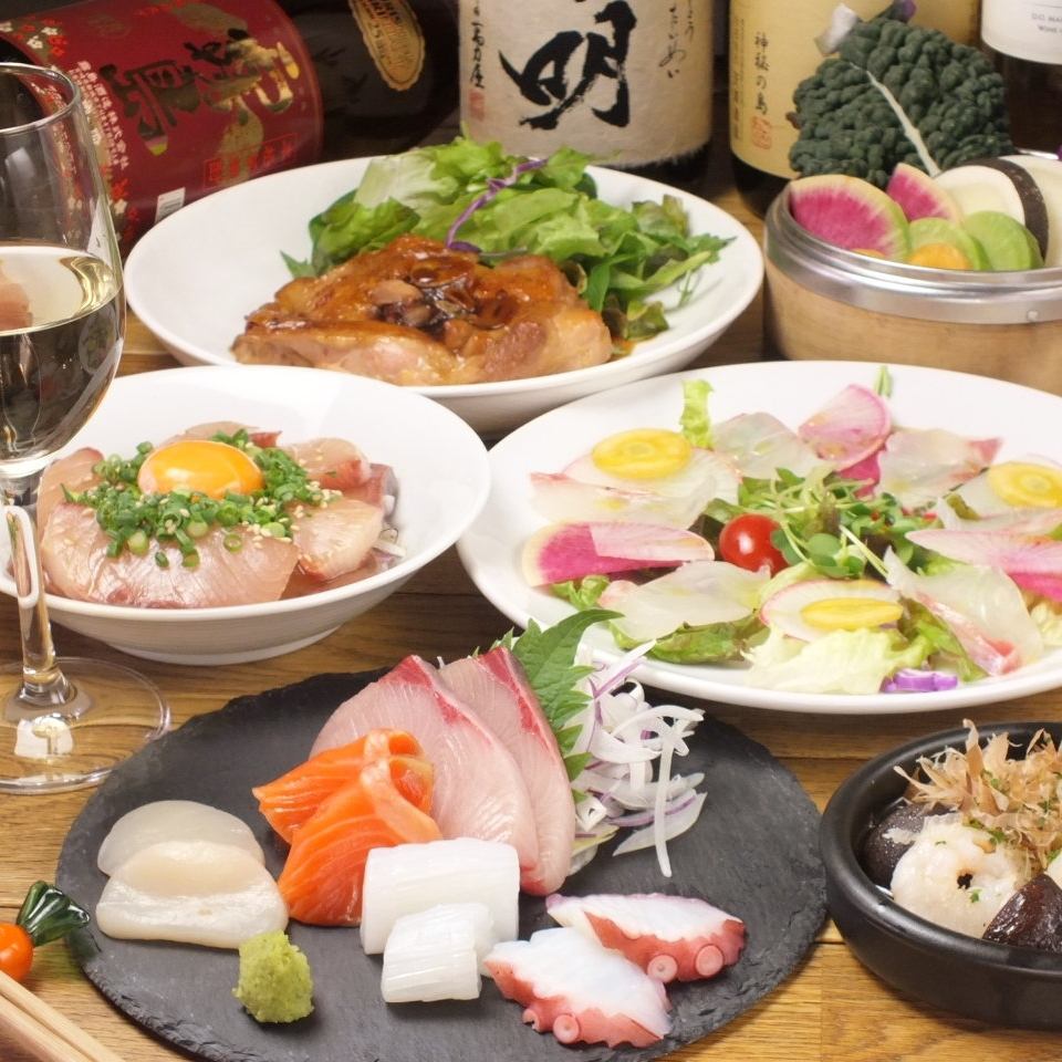 無限暢飲的宴會套餐我們接受預訂，含稅價格從4000日元起