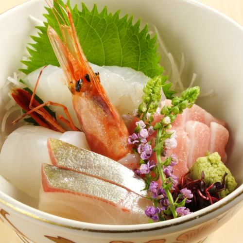 Natural fresh fish ◆ Assorted 5 kinds of sashimi 2750 yen ◆ Assorted 3 kinds is 1650 yen ◆ Assorted omakase is 3300 yen