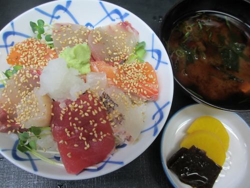 Seafood variety rice bowl