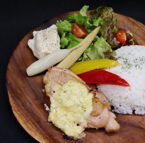 Sauteed herbs with mayonnaise (with rice salad)