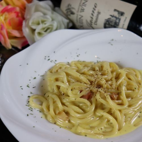 Carbonara / Bolognese / Small shrimp tomato cream pasta