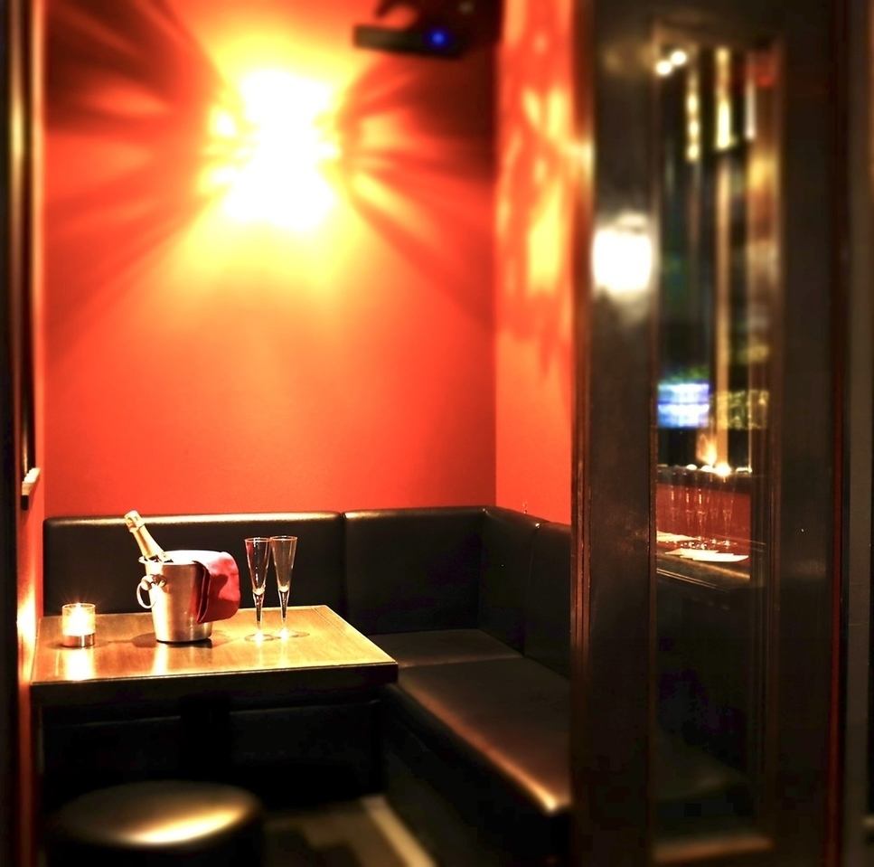 The downlights create a great atmosphere...☆ Perfect for dates, girls' nights, and group dates♪
