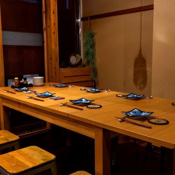 [Partitions are also available for small parties!] We have table seats that are perfect for banquets and casual drinks for 4 to 6 people.The other seats and the seat interval are also vacant, so it's safe.Recommended for a drinking party on the way home from work.