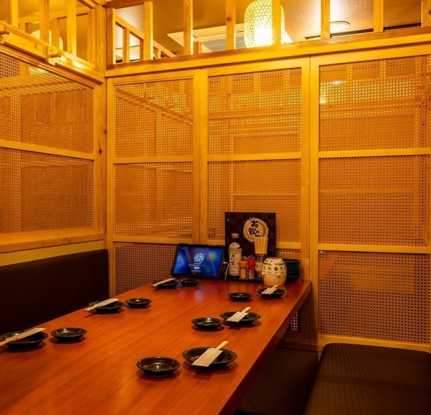 【3名様の少人数から個室で案内可能】大人数での宴会や他のお客様との距離が心配なお客様にもおすすめ！当店では2名様の少人数から個室でご案内することが可能です♪個室なので他のお客様を気にかけることなく、思う存分にプライベートな時間をお過ごしいただくことが可能です♪