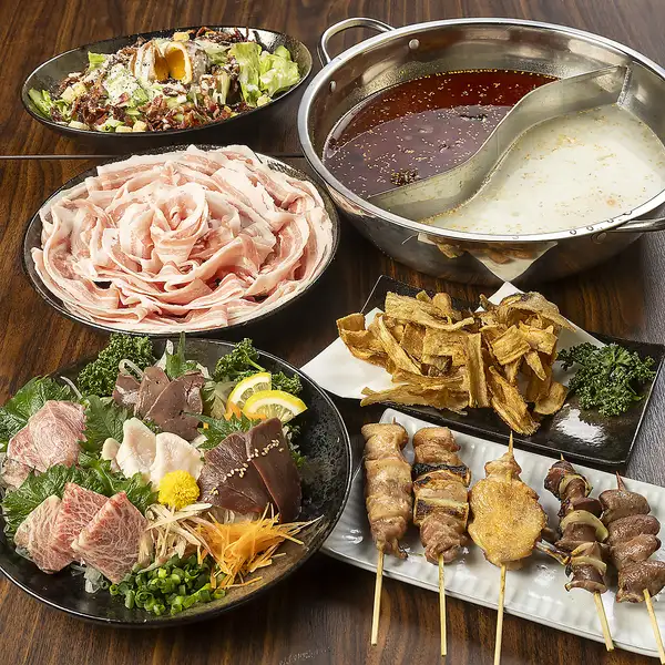 【宴会コース】肉刺しや串、しゃぶしゃぶなど全9~12品が味わえます。