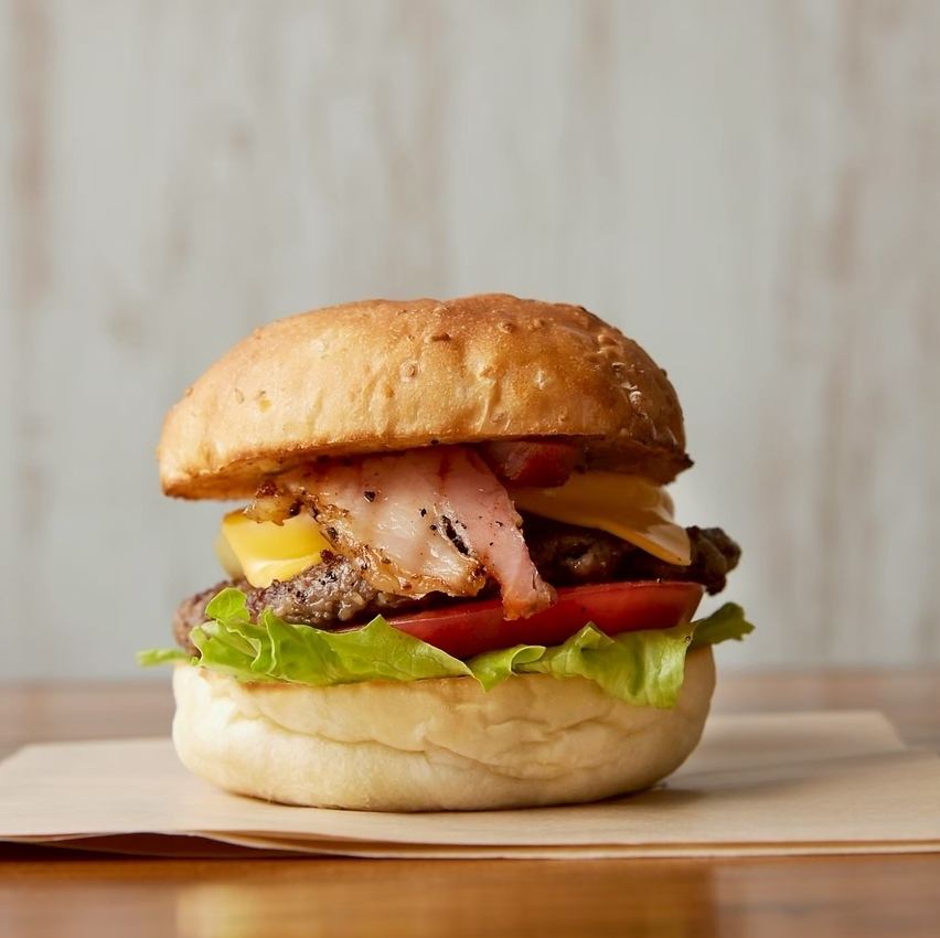 こだわりのハンバーグ、ハンバーガーが味わえる！