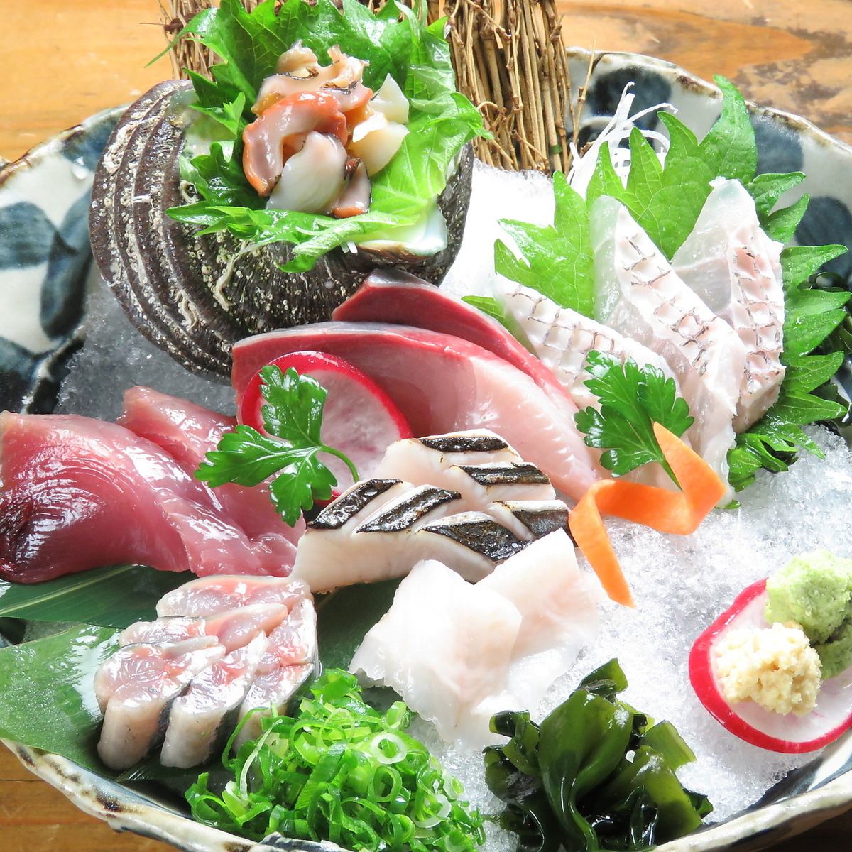 The seafood dishes made by purchasing fresh fish every morning are excellent !!