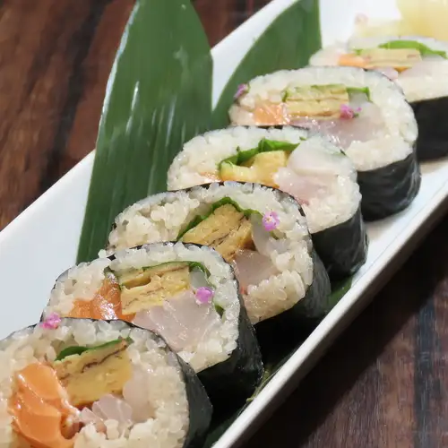 [Rolled Sushi] Seafood Medium Roll / Toro and Pickled Radish Thin Roll