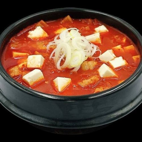 心温まる韓国の味！各種チゲをご用意しております♪