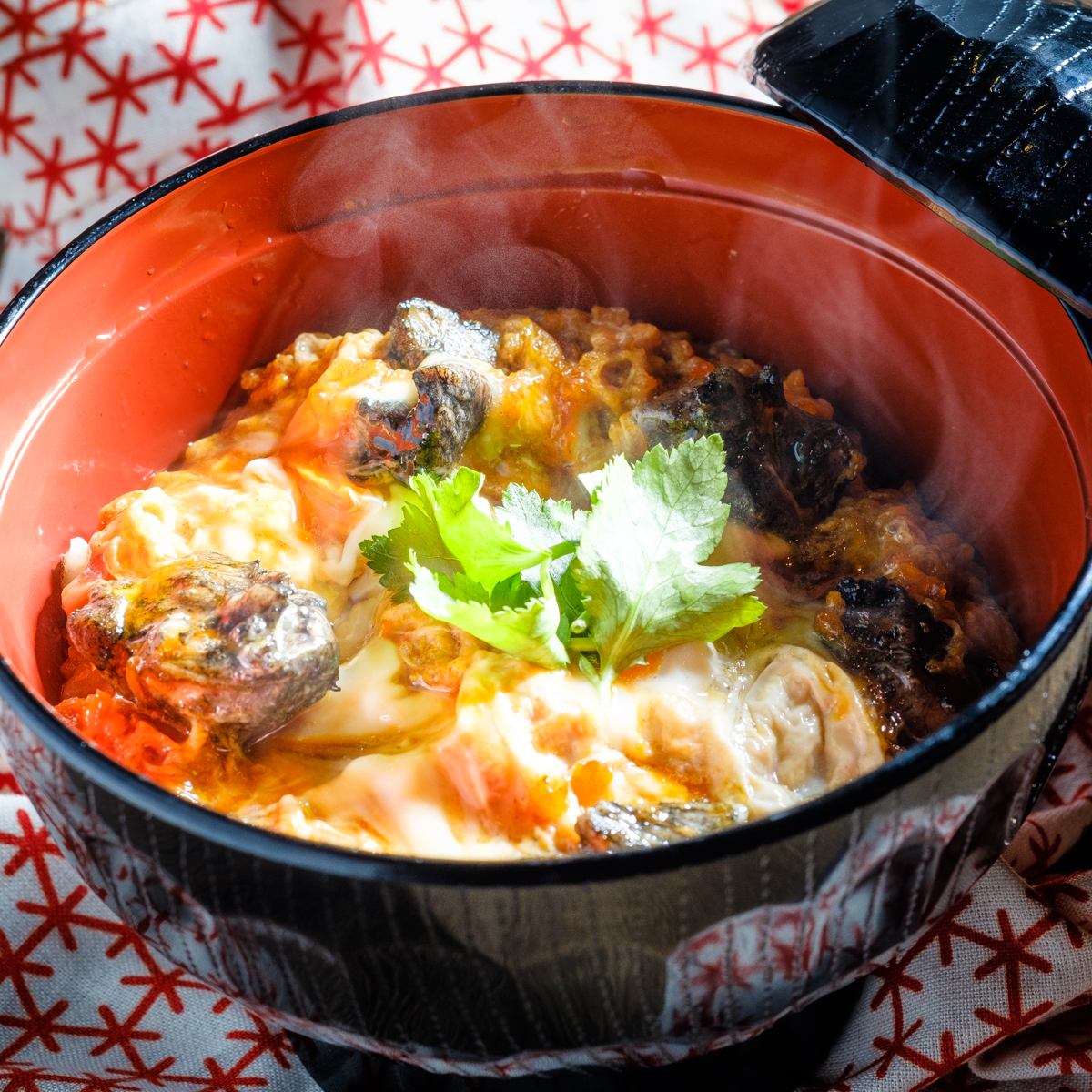 Very popular! The exquisite oyakodon is available for 980 yen (tax included)! Perfect for your lunch break!