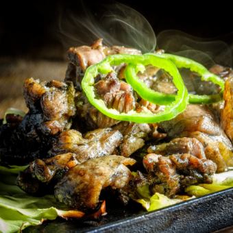 【仅限周末及节假日】包含本店特色菜在内的5道菜品+生啤2小时无限畅饮“宴会套餐”5,500日元（含税）