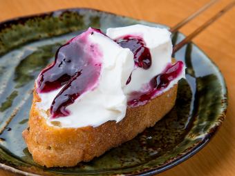 Bucket and cream cheese (with blueberries)