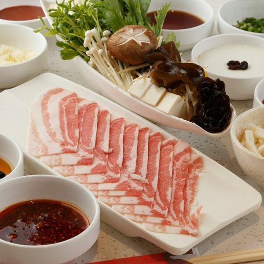 【工作日午餐特惠♪ 鸡肉套餐◎】享用我们特制酱汁腌制的鸡肉☆《全部11种菜品 → 1690日元》