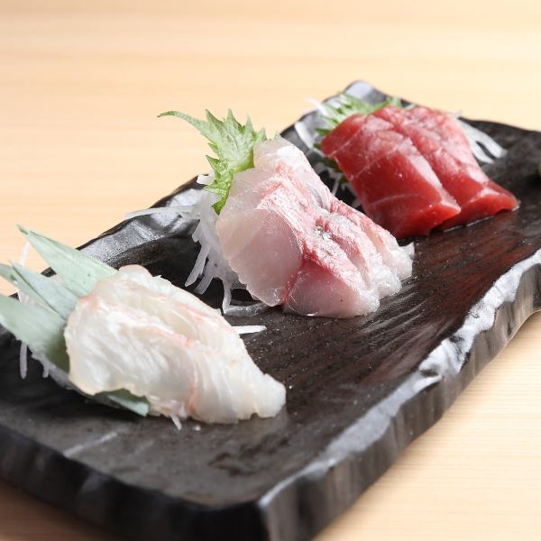 【お酒のお供にも最適♪】毎朝市場で仕入れる鮮度抜群のお刺身各種 1200円(税込)～
